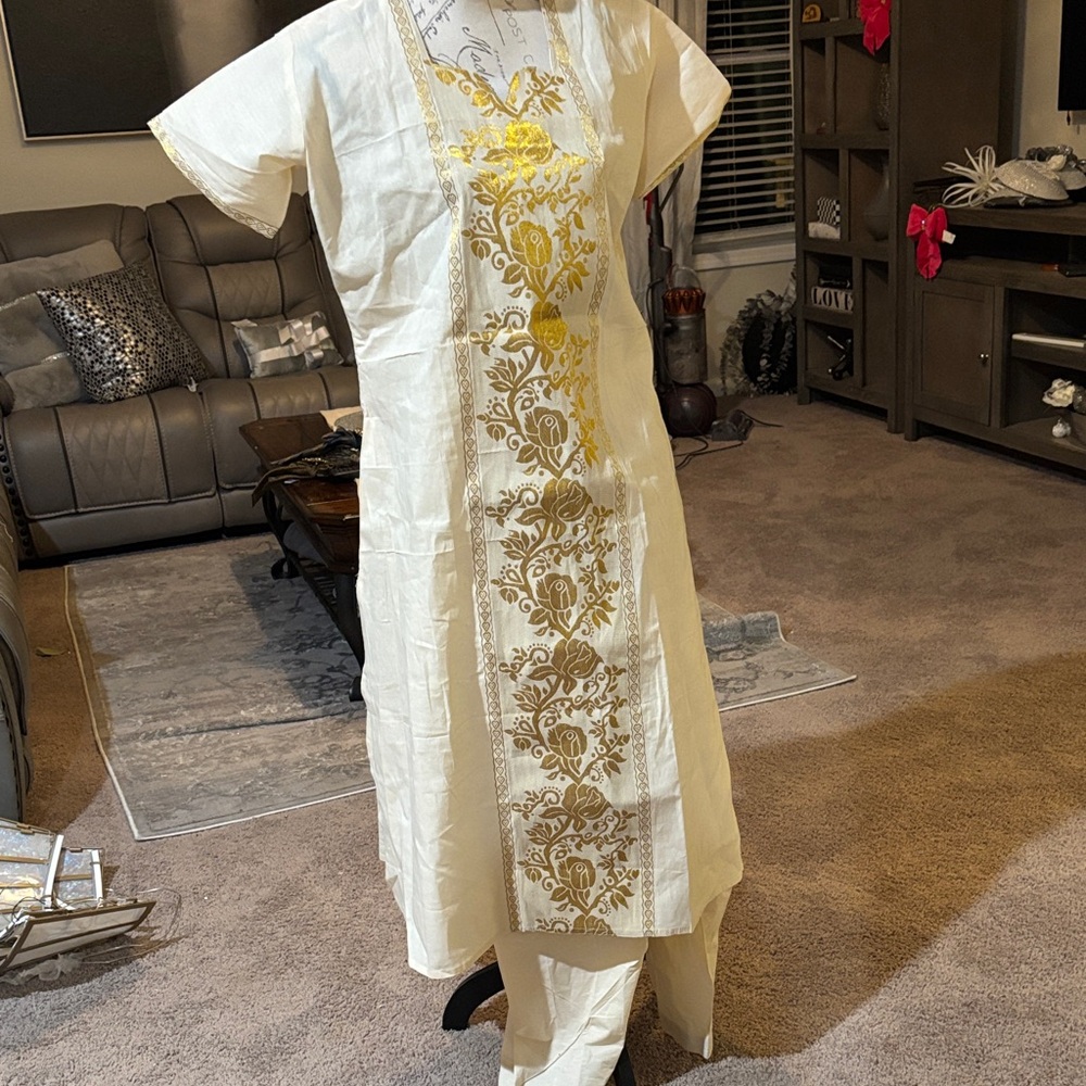 Source Unknown Cream and Gold Kurta